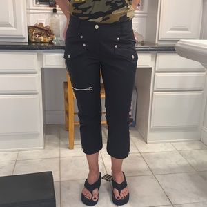 Black Capri Low Waisted Golf Pants.